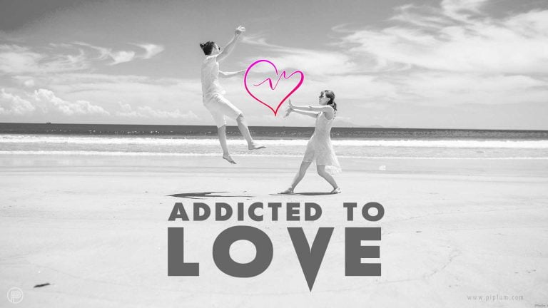 Addicted-to-love-quote-couple-having-fun-in-the-beach