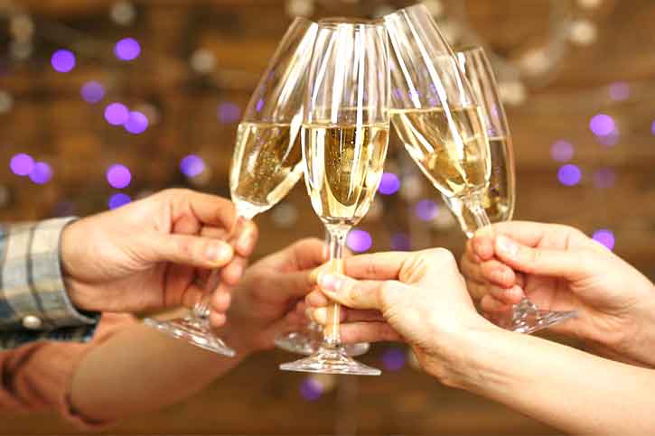 Glasses of Champagne Champagne-glasses