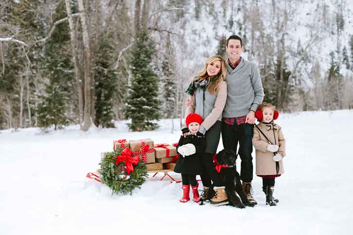 Christmas photoshoot outside Christmas-photo-shoot-outside-snow