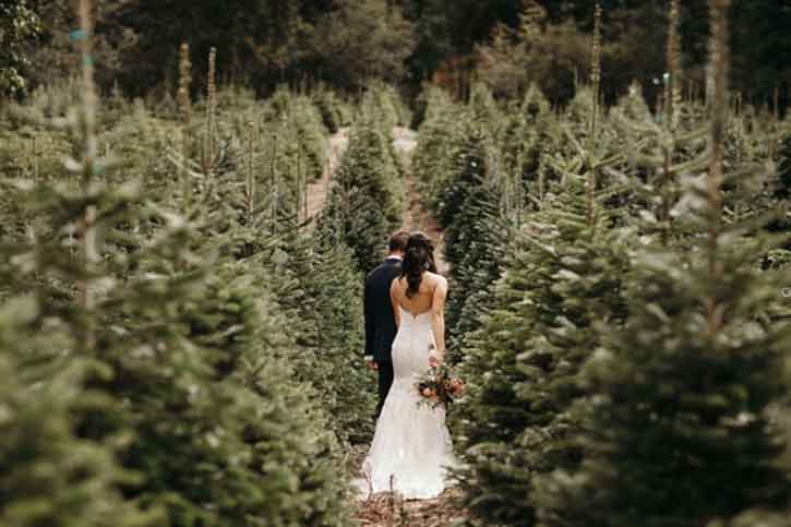 Christmas-wedding-photoshoot-Walking-in-the-Forest
