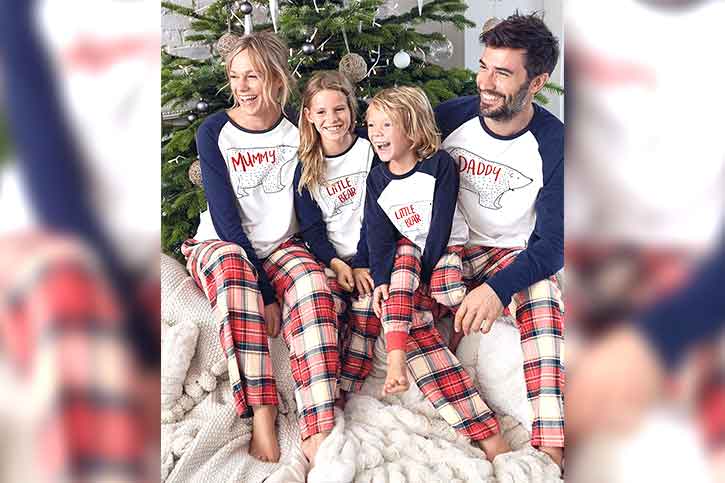 Traditional look Traditional-christmas-outfits-parents-and-kids