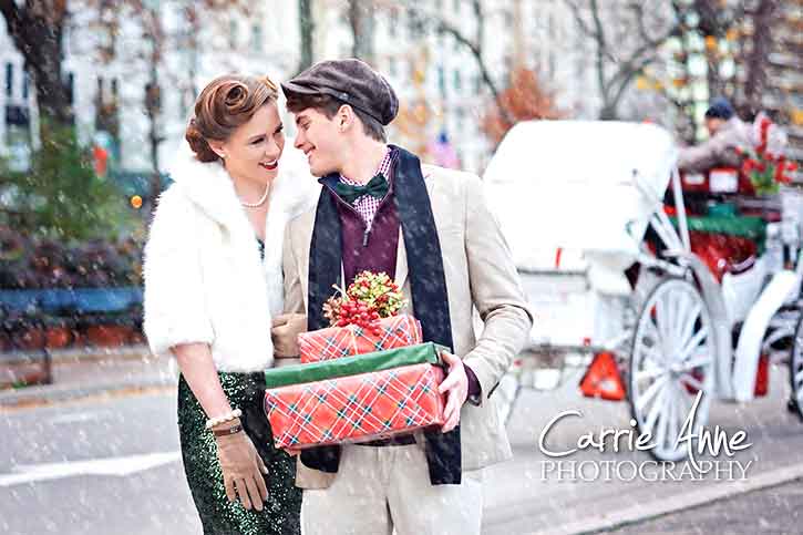 Vintage-love-couple-shoot-christmas-snow-green-Recreating the retro atmosphere