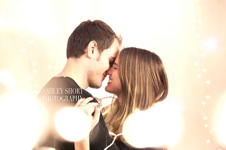 Effect in Motion couple-kissing-many-lights-motion-effect