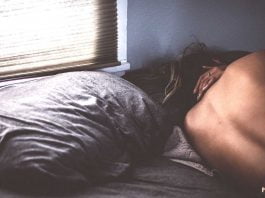 Night-sweats.-Girl-in-the-bead-sweating.