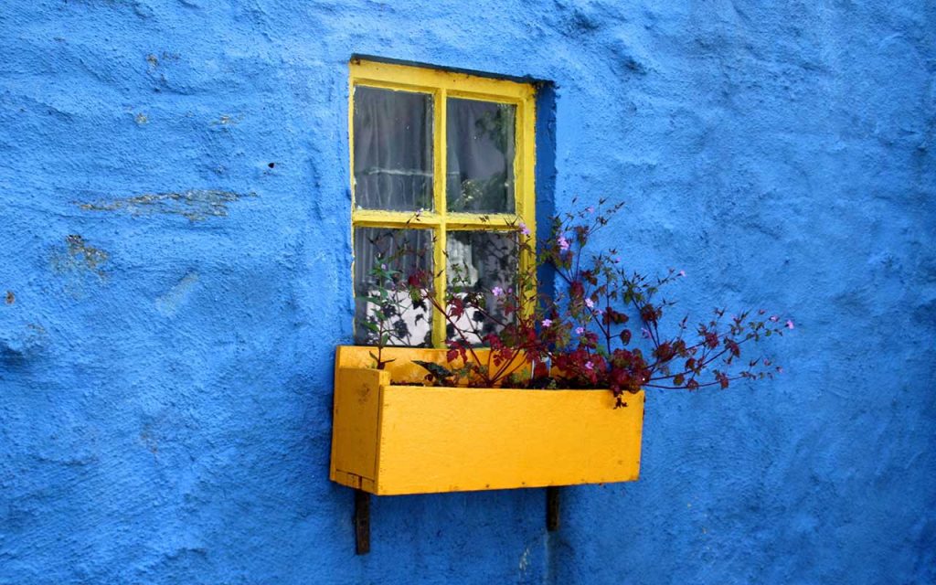 Which Colors Attract Heat and Which Reflects? Decorate your Home Wisely.