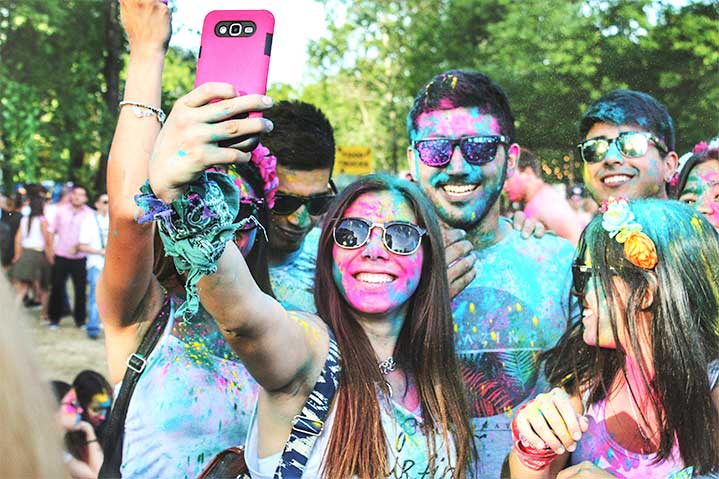 A Group of people taking a selfie/groupie/usie Group-of-people-making-a-selfie-groupie-usie-colors-paint