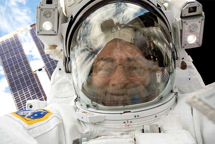 Selfie in Space NASA astronaut Mark Vande Hei Selfie-in-Space-NASA-astronaut-Mark-Vande-Hei
