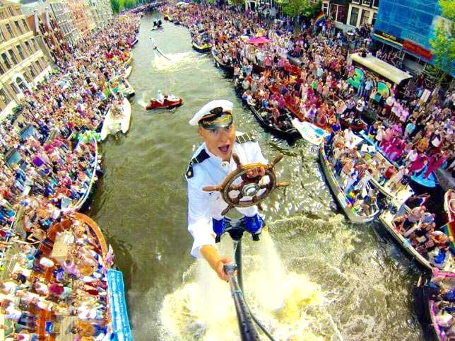 This type of selfie definitely will grab everybody's attention. captain-river-air-selfie-water-fun