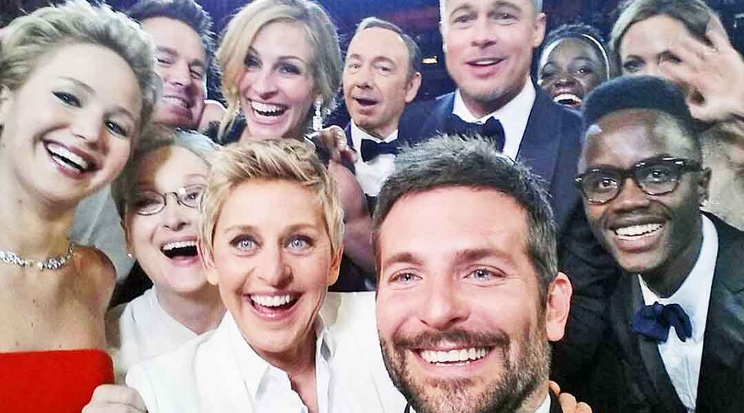 An epic group selfie selfie. Jennifer Lawrence, Ben Affleck, Meryl Streep, Julia Roberts, Kevin Spacey, Brad Pitt, Ellen DeGeneres, Bradley Cooper celebrities-group-selfie-hollywood-Jennifer-Lawrence-Ben-Affleck-Meryl-Streep-Julia-Roberts-Kevin-Spacey-Brad-Pitt-Ellen-DeGeneres-Bradley-Cooper