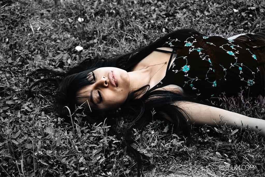 Studies have shown, especially for girls that a perfume or a scent plays a major role in trigerring memories. perfume-or-a-scent-plays-a-major-role-in-trigerring-memories-girl-happy-grass-lie-down-sleep