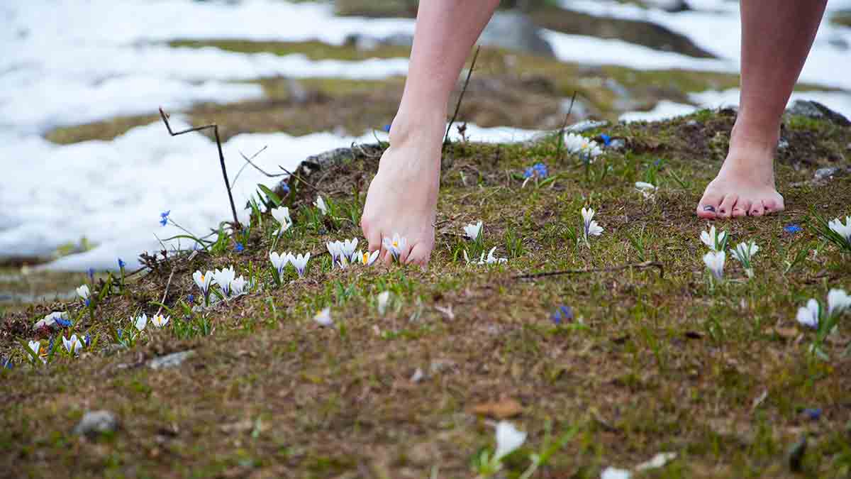 walking-barefoot-on-the-wild-grass-winter-snow