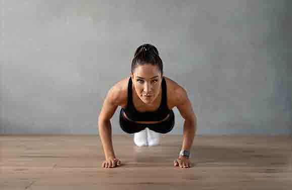 Fitness influencer Kayla Itsines Fitness influencer Kayla Itsines